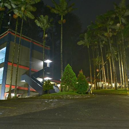 Surya Hotel & Resort Baturraden Εξωτερικό φωτογραφία