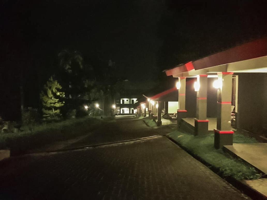 Surya Hotel & Resort Baturraden Εξωτερικό φωτογραφία