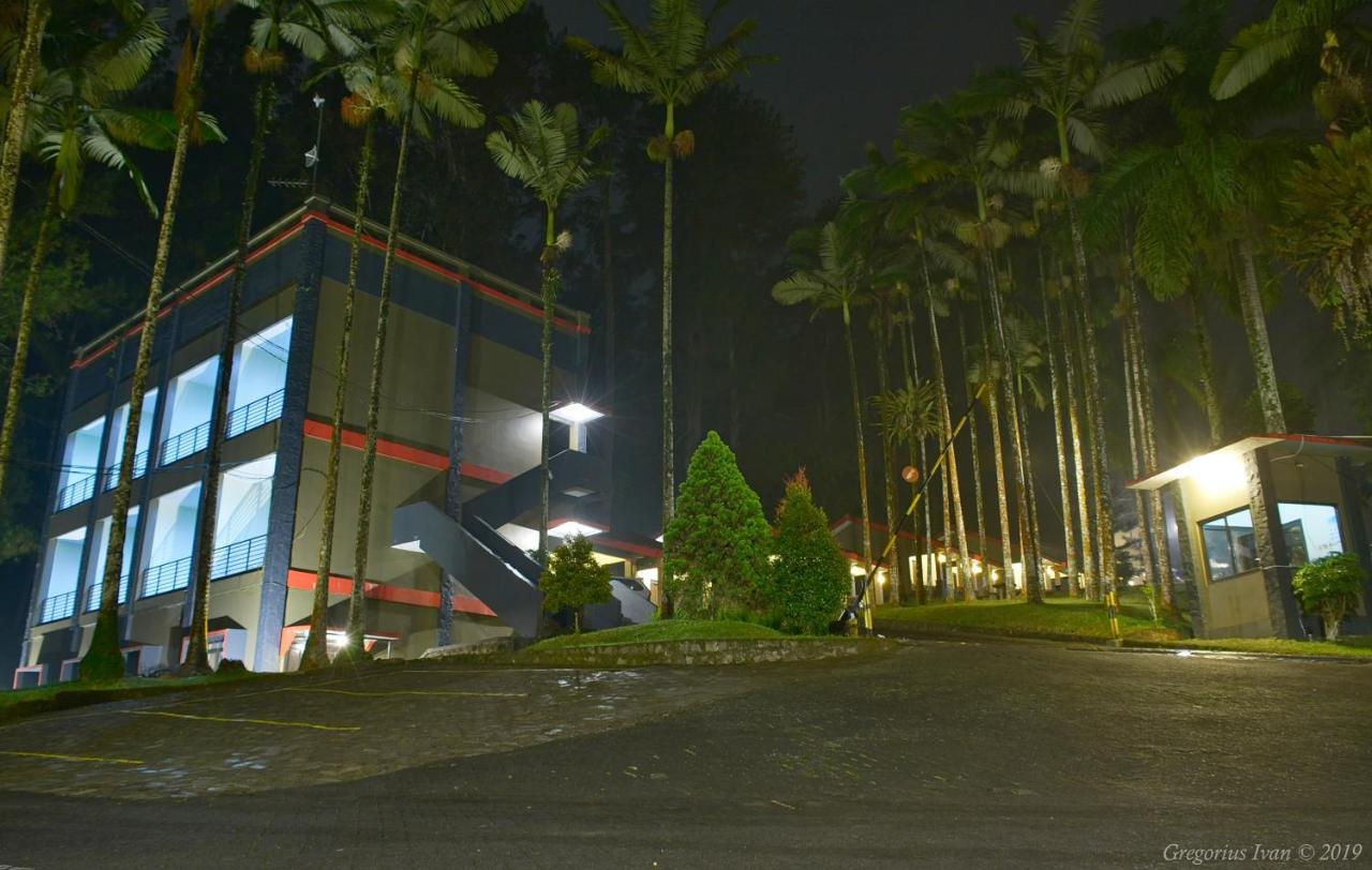 Surya Hotel & Resort Baturraden Εξωτερικό φωτογραφία