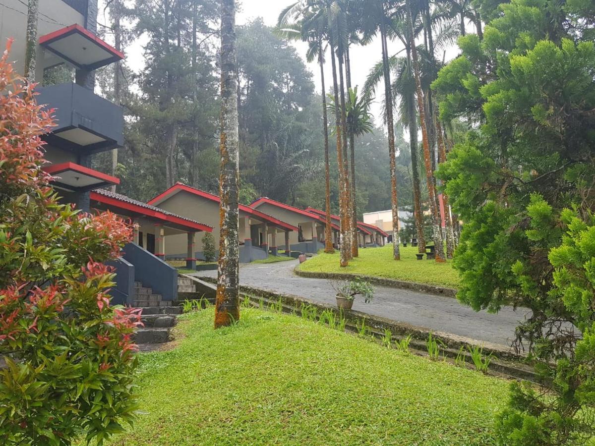 Surya Hotel & Resort Baturraden Εξωτερικό φωτογραφία