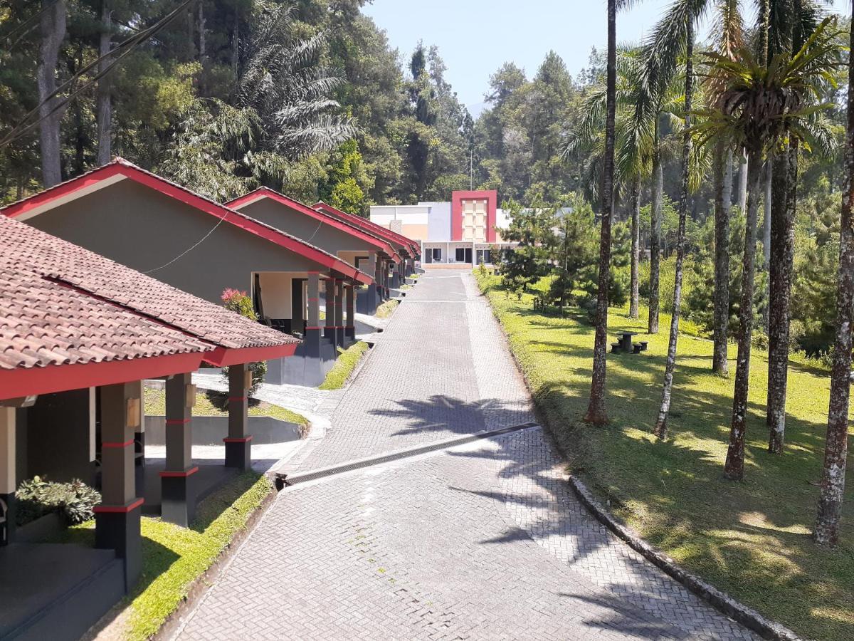 Surya Hotel & Resort Baturraden Εξωτερικό φωτογραφία