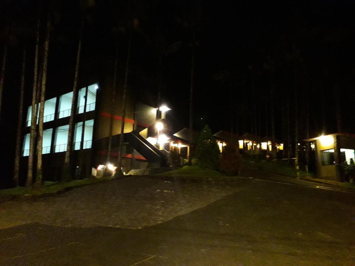 Surya Hotel & Resort Baturraden Εξωτερικό φωτογραφία