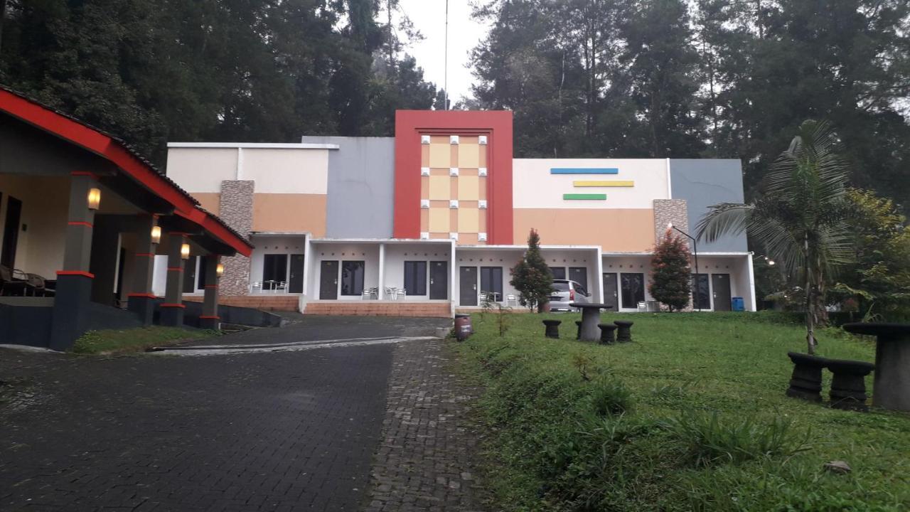 Surya Hotel & Resort Baturraden Εξωτερικό φωτογραφία